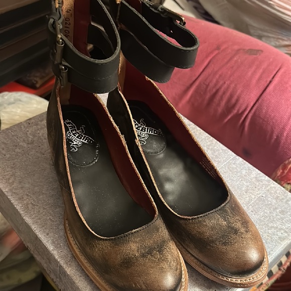 Freebird Brown and Black Distressed Leather Women's Ankle Strap Shoes Boots - Picture 2 of 2